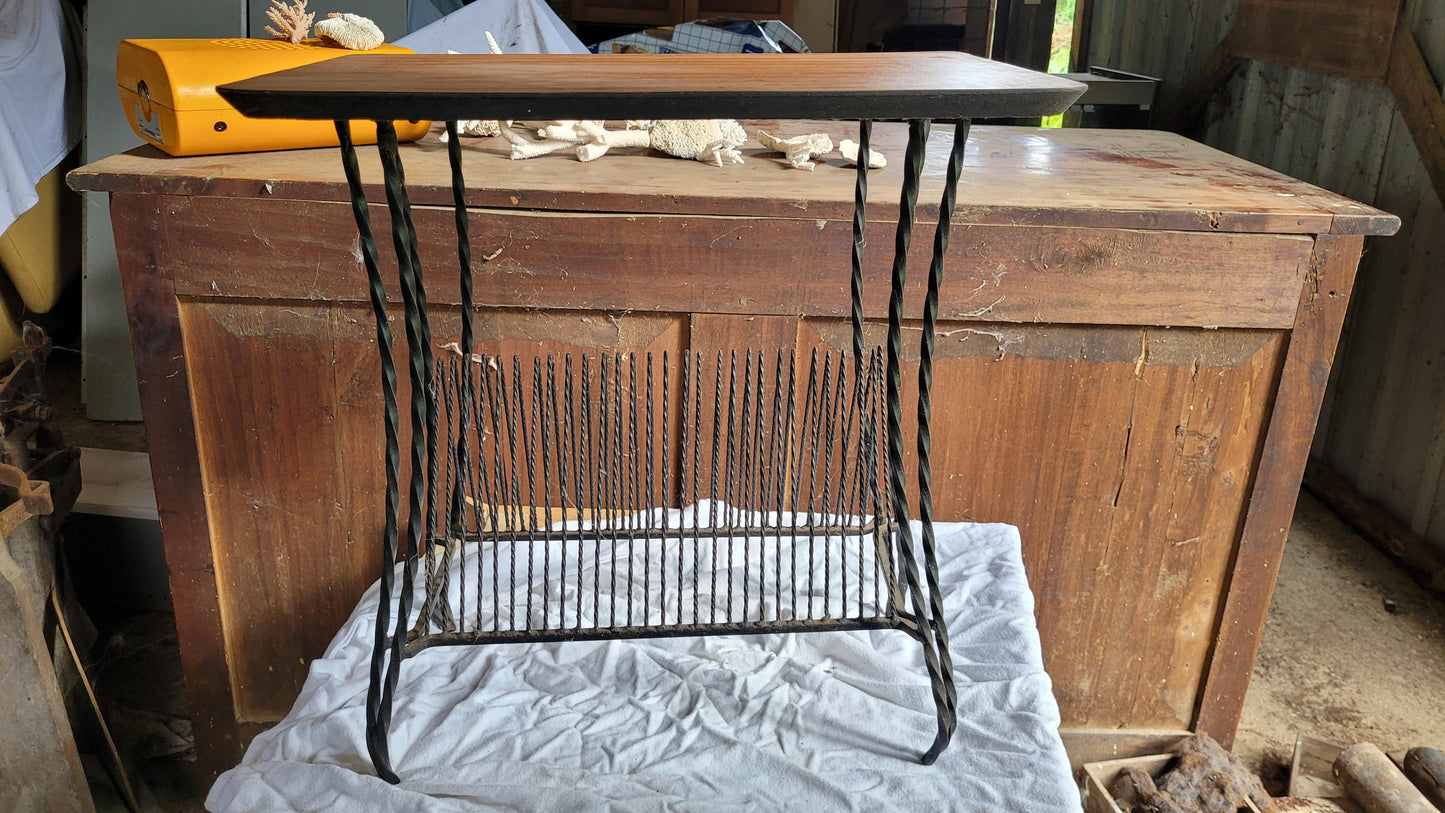 Ancienne table tablette console vintage bois et fer forgé porte disques vinyles